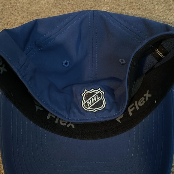 Toronto Mapleleafs Fantaticw s/m flex fit Hat - Picture 3 of 4